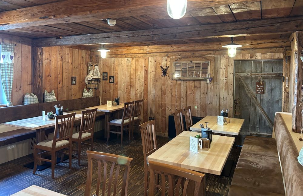Innenansicht der Almwirtschaft
