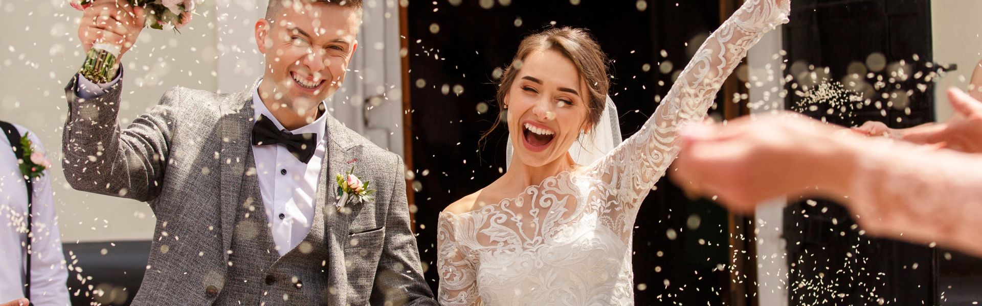 Hochzeitspaar bei der Feier