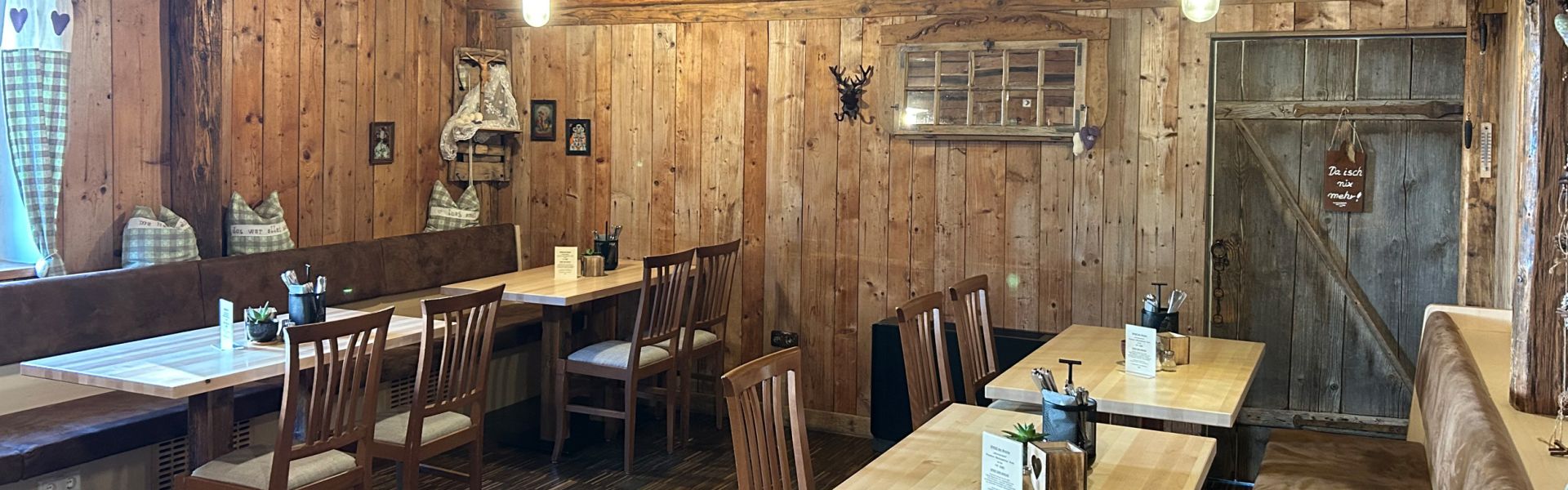 Innenansicht der Almwirtschaft