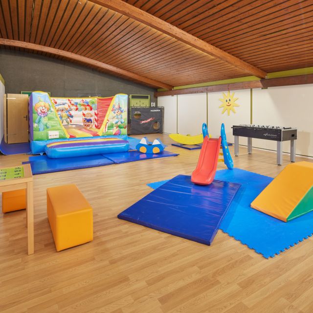 Spielzimmer für Kinder im Hotel am Kamin